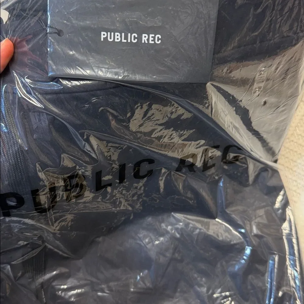 PUBLIC REC - Game Day Jogger in Black